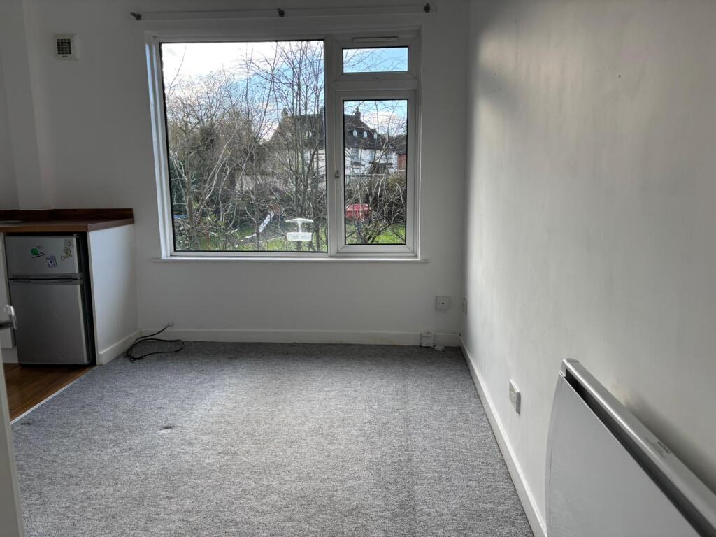 Apartment in Southampton - View 3