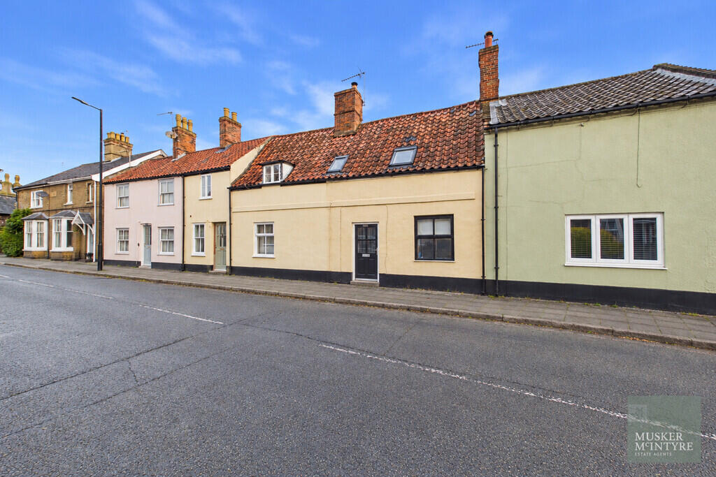 2-bed terraced on Staithe Road, Bungay, £195,000