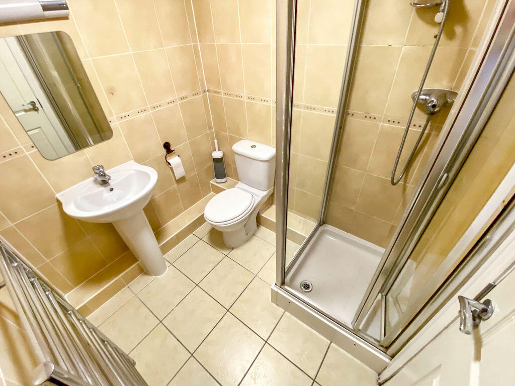 Apartment in Eastleigh, Chartwell Green, West End - More