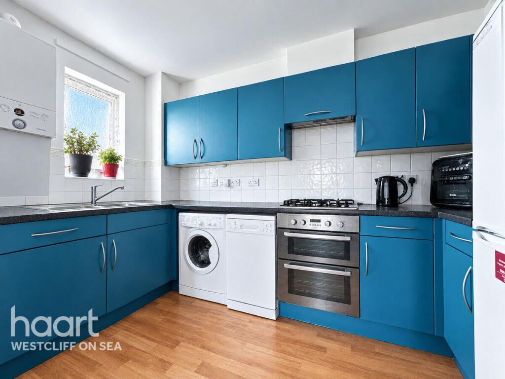 Apartment in Southend-on-Sea, Essex - View 3