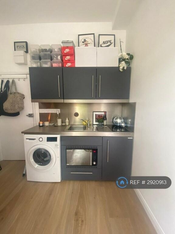 Studio flat for rent