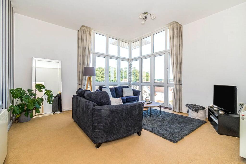 Apartment in Southampton - View 3