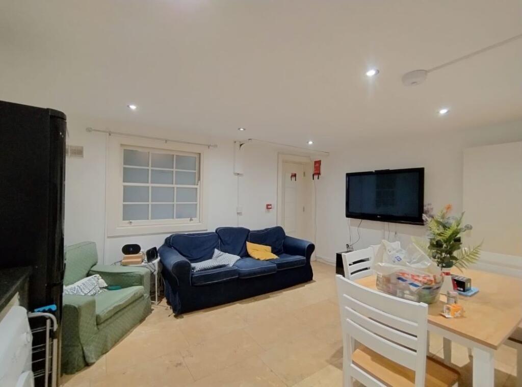 House in London - View 4
