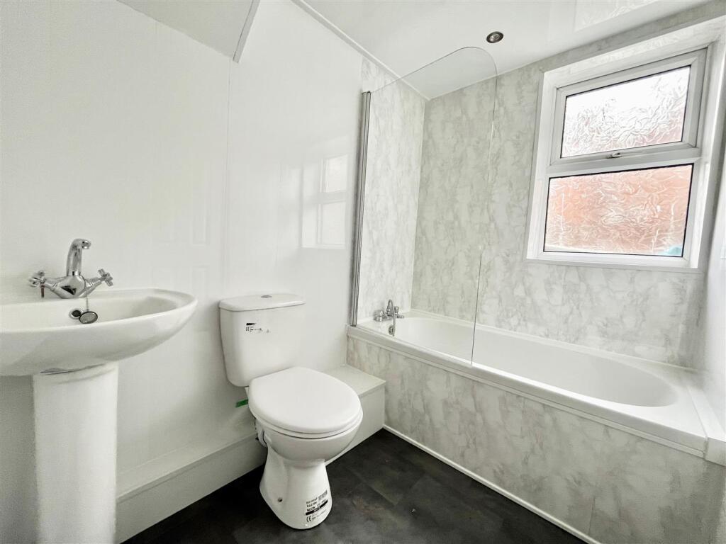 Apartment in Newcastle upon Tyne - View 4