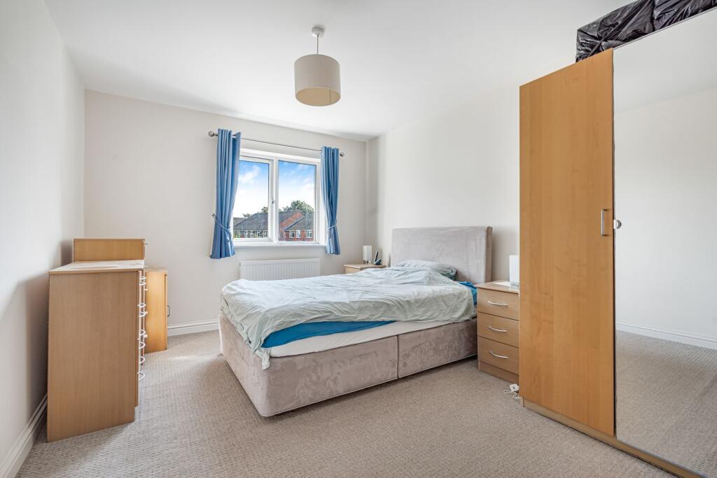 Apartment in Spelthorne, Surrey - View 5
