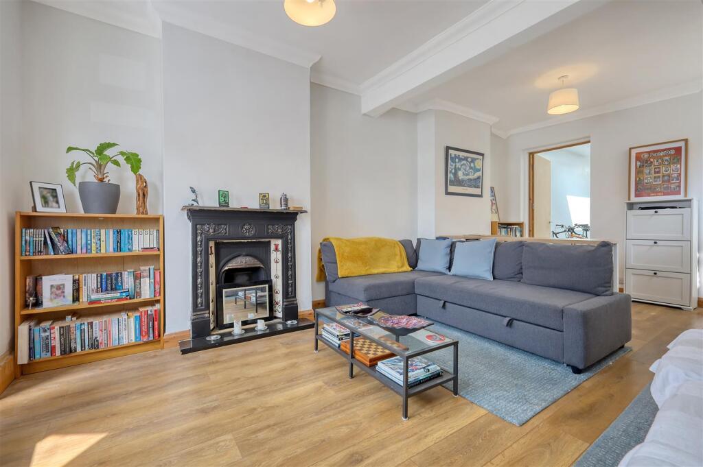 Ordnance Road, Enfield – pohled 4