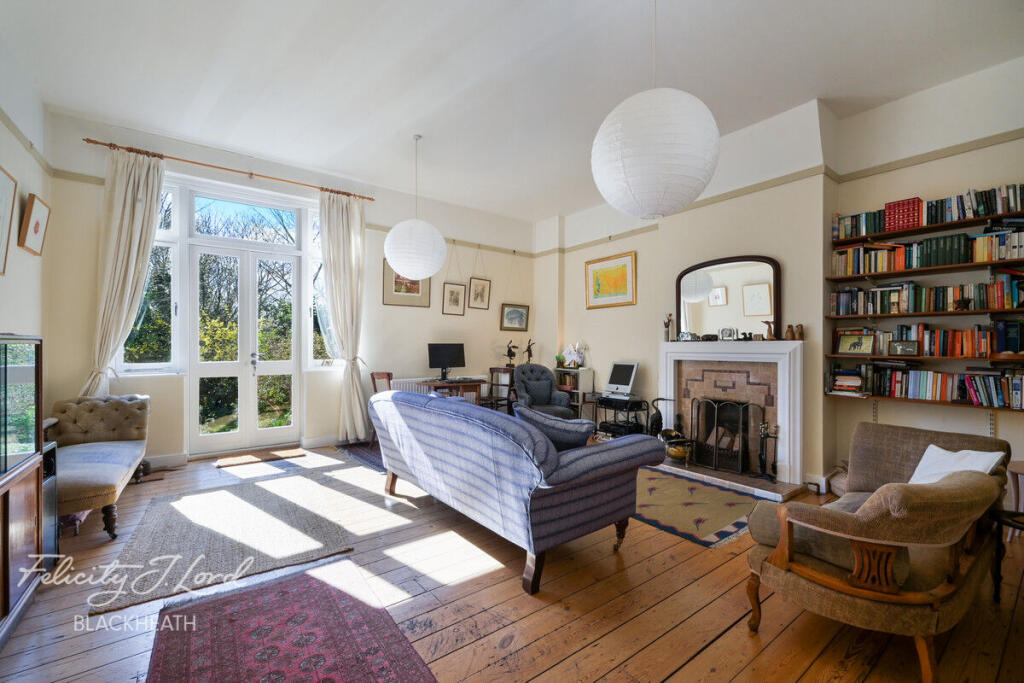 2-bed flat on Charlton Church Lane, Charlton, £525,000