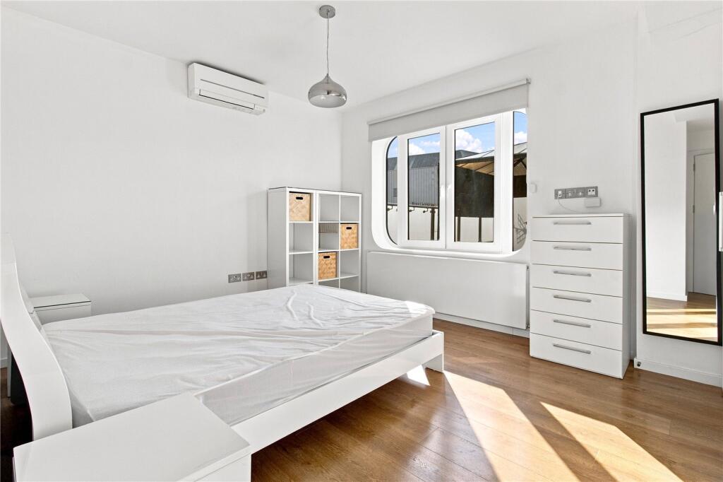 Apartment in Enfield - View 4