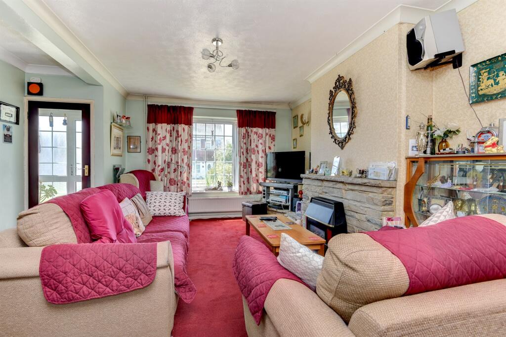 St. Giles Close, Shoreham-By-Sea, BN43 photo 4