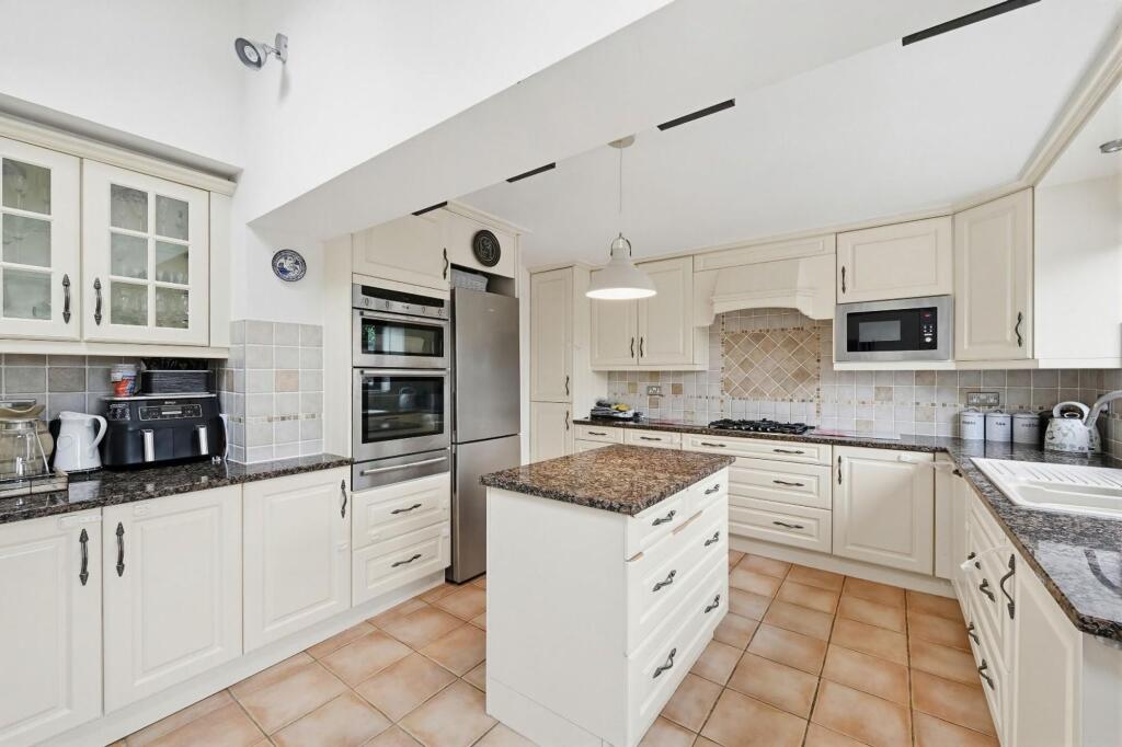 House in Tadworth - View 5
