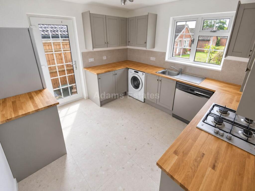Simons Close, Tilehurst photo 3