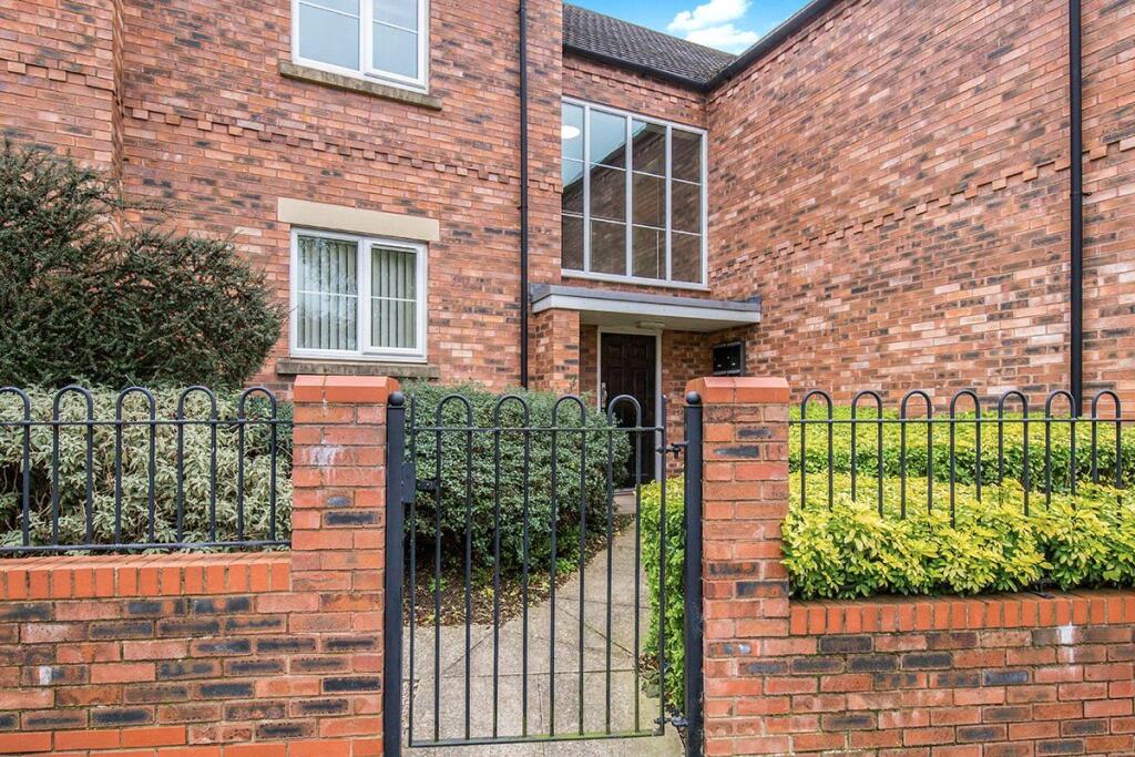 1-bed flat on Hill Street, Barwell, Leicester, Leicestershire, LE9, £110,000