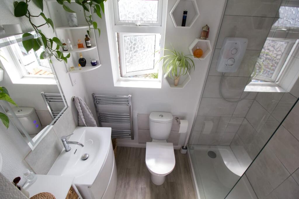 Apartment in Worthing, West Sussex - View 3