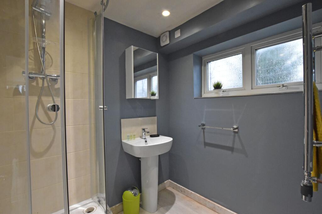 House in Nottingham, Nottinghamshire - More