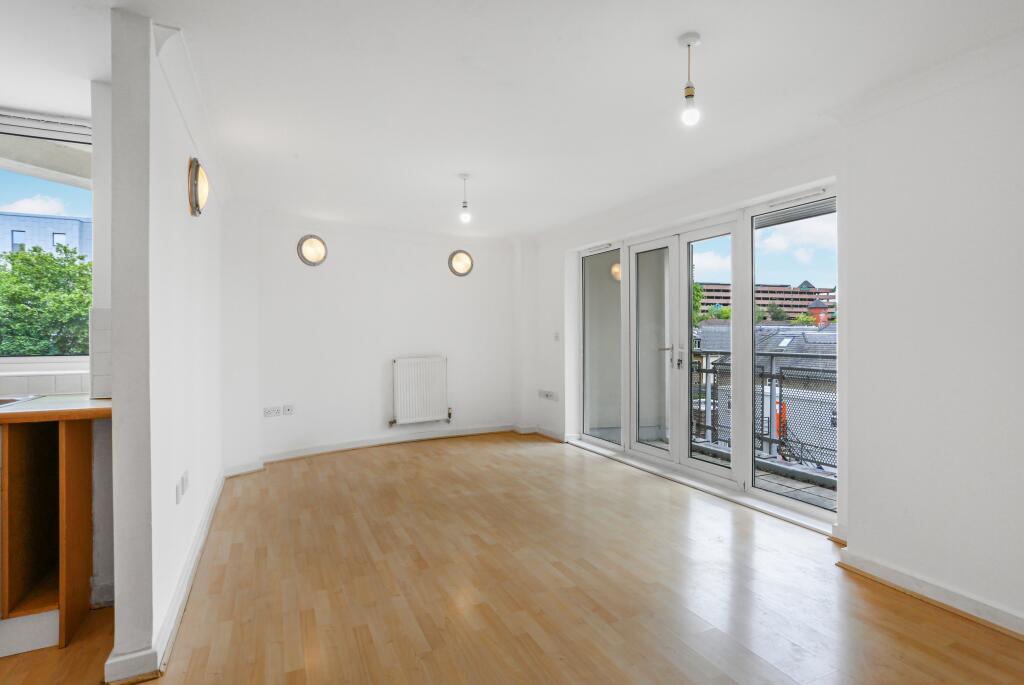 Main image of property: 32 West Street, Sutton, SM1