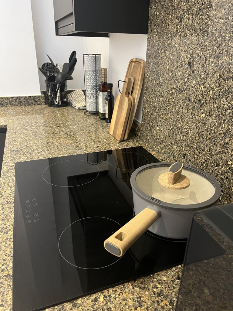 Apartment in Nuneaton and Bedworth, Warwickshire - More