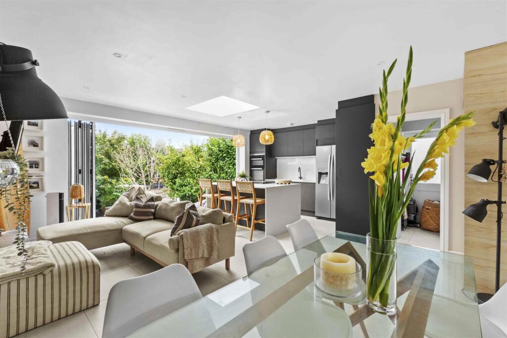 House in Downley, Buckinghamshire - View 3