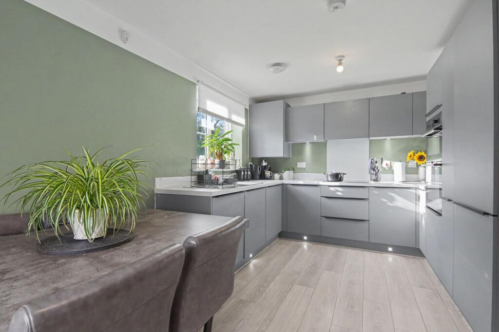House in Nuneaton and Bedworth, Warwickshire - View 3