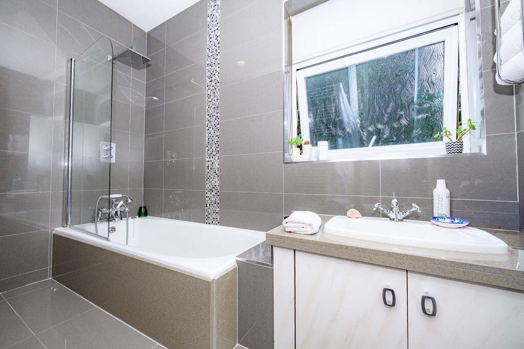 Apartment in Enfield - View 4