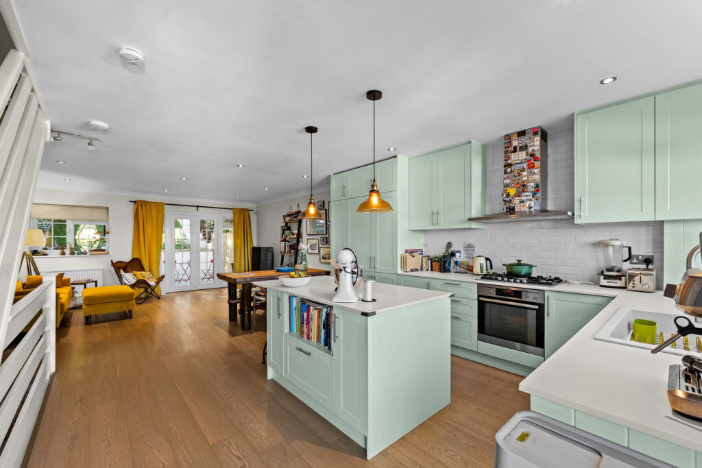 House in Croydon - View 4