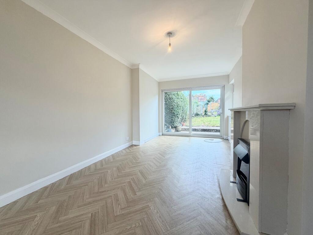 Morestead Avenue, B26 photo 4