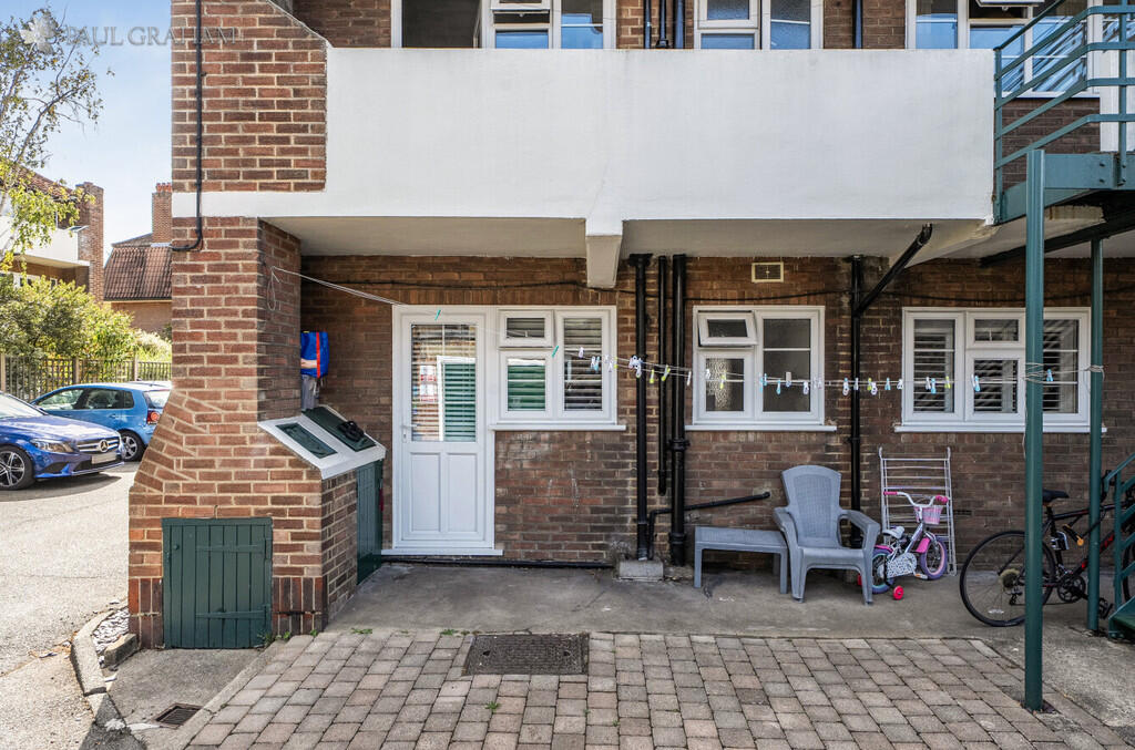 Apartment in Sutton - More