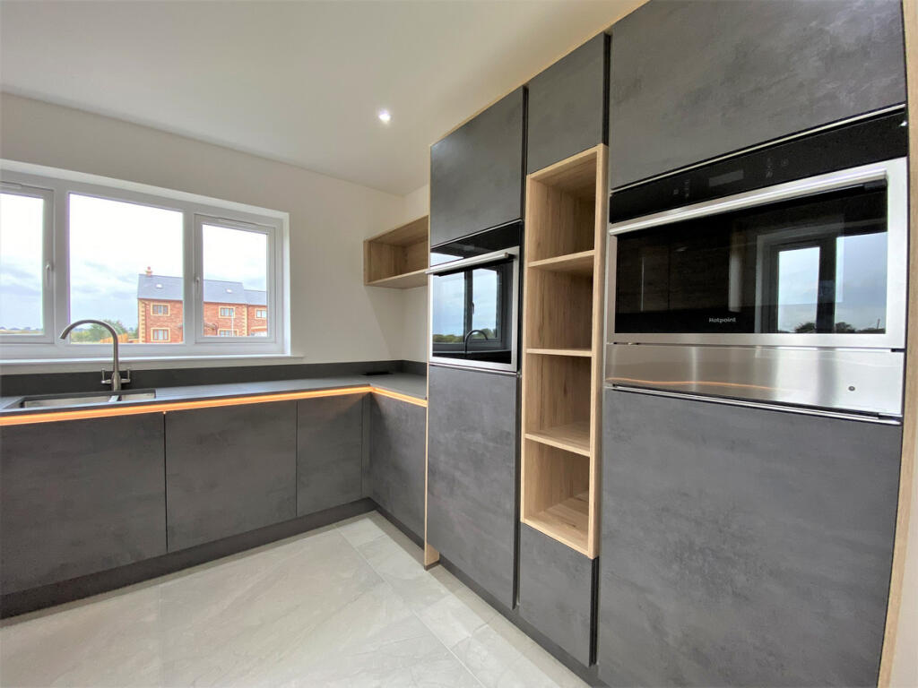 3, The Chaltons, Freckleton, PR4 photo 3