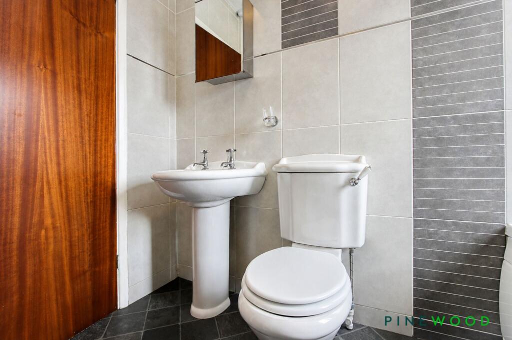 House in Chesterfield, St Augustines, Spital - View 5