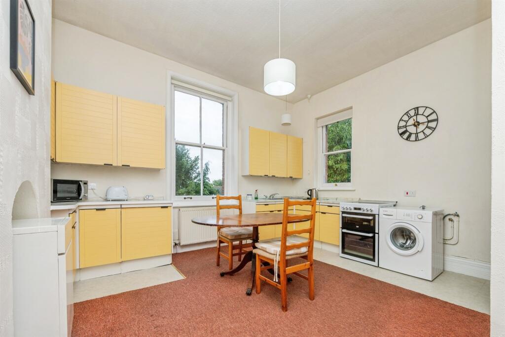 Apartment in Worcester - View 5