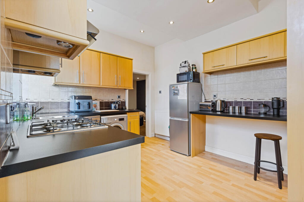 (2 Bed Apt & 1 Bed Apt) Stoney Lane, Hall Green , WF4 photo 4