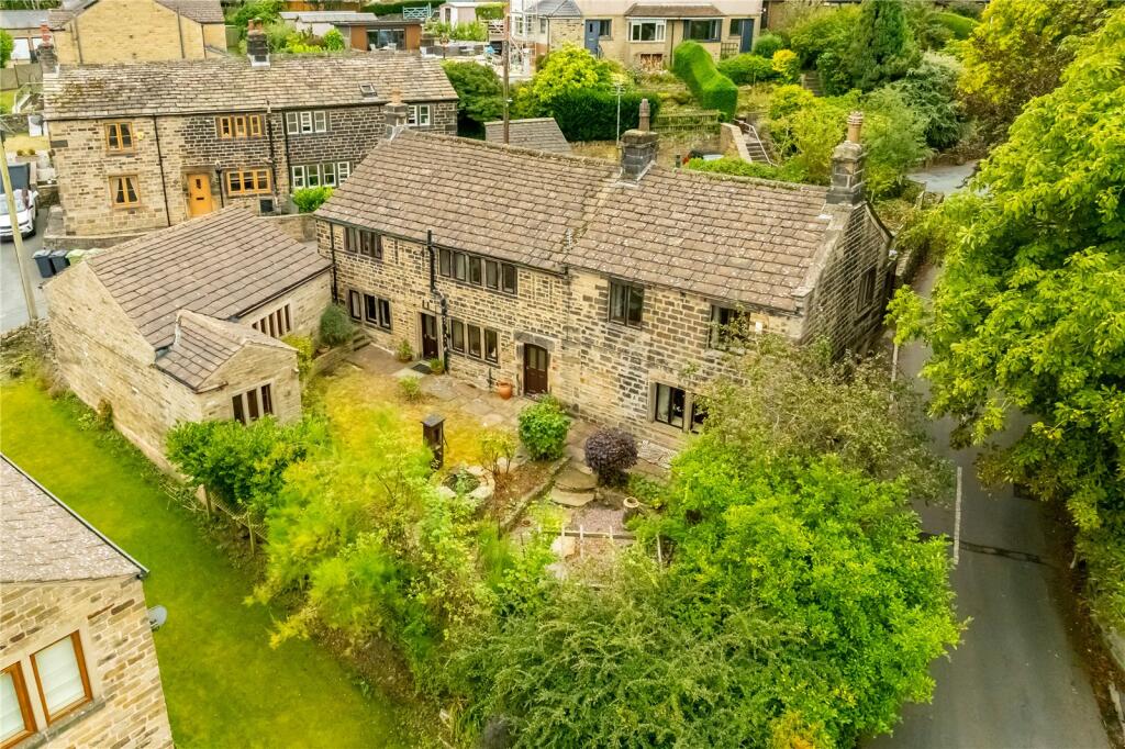5-bed detached on Lower Townend Road, Wooldale, Holmfirth, HD9, £450,000