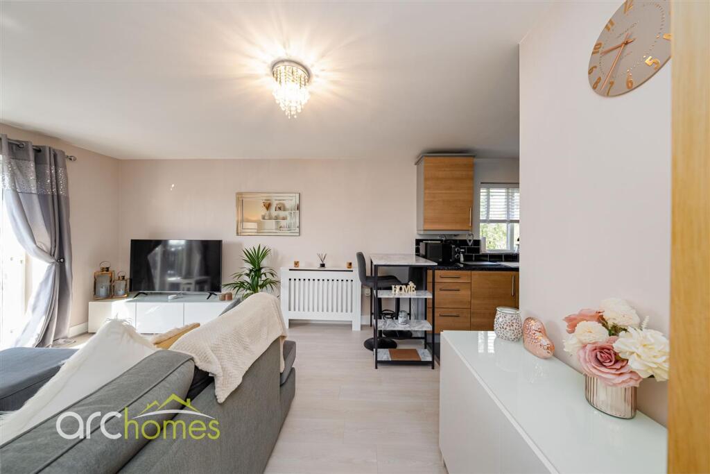 Apartment in Wigan, Lilford - More