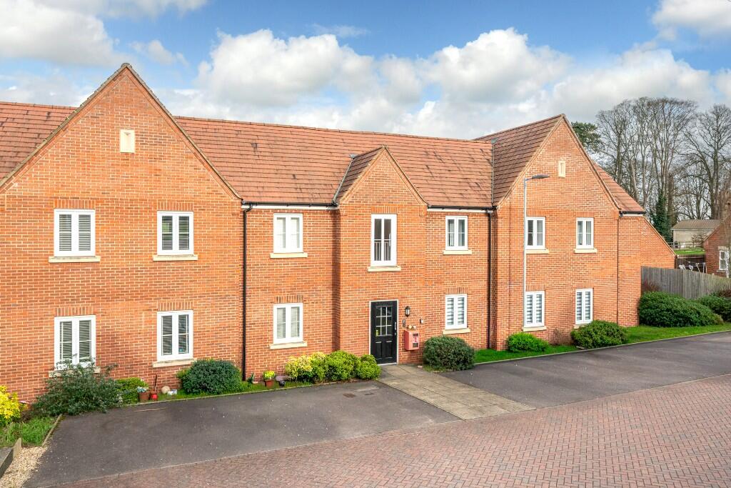 Main image of property: Siskin Drive, Hemel Hempstead, Hertfordshire, HP3 0FT