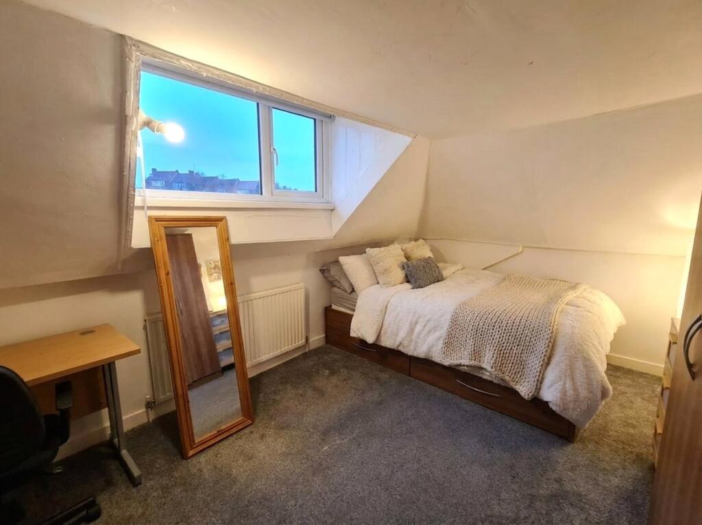 6 bedroom maisonette for rent