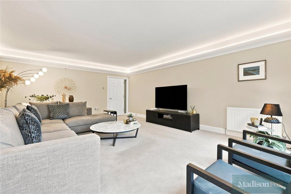 House in Epping Forest, Chigwell - View 5