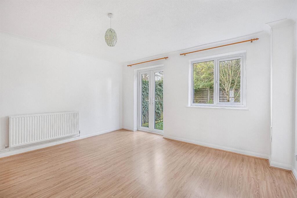 Nightingale Court, Hertford photo 3