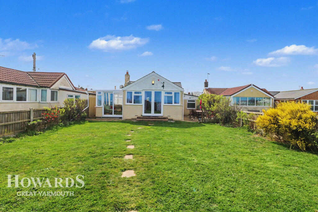 2-bed detached on Scratby Crescent, Scratby, £220,000