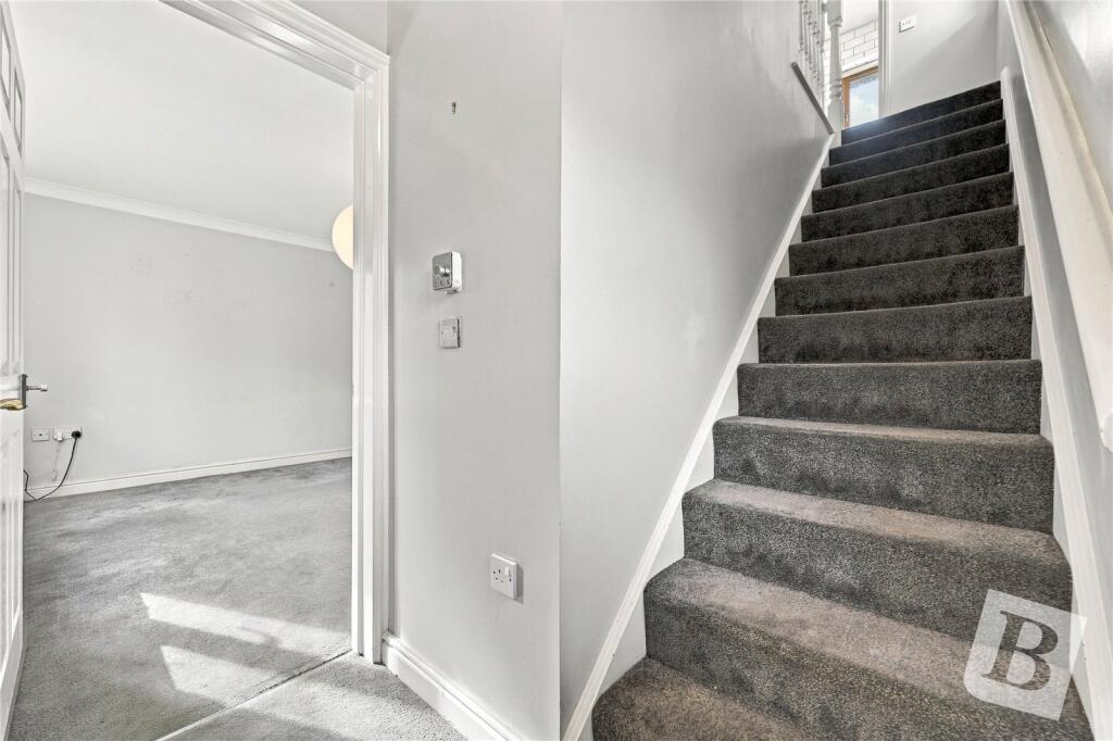 House in Basildon, Wickford - View 5