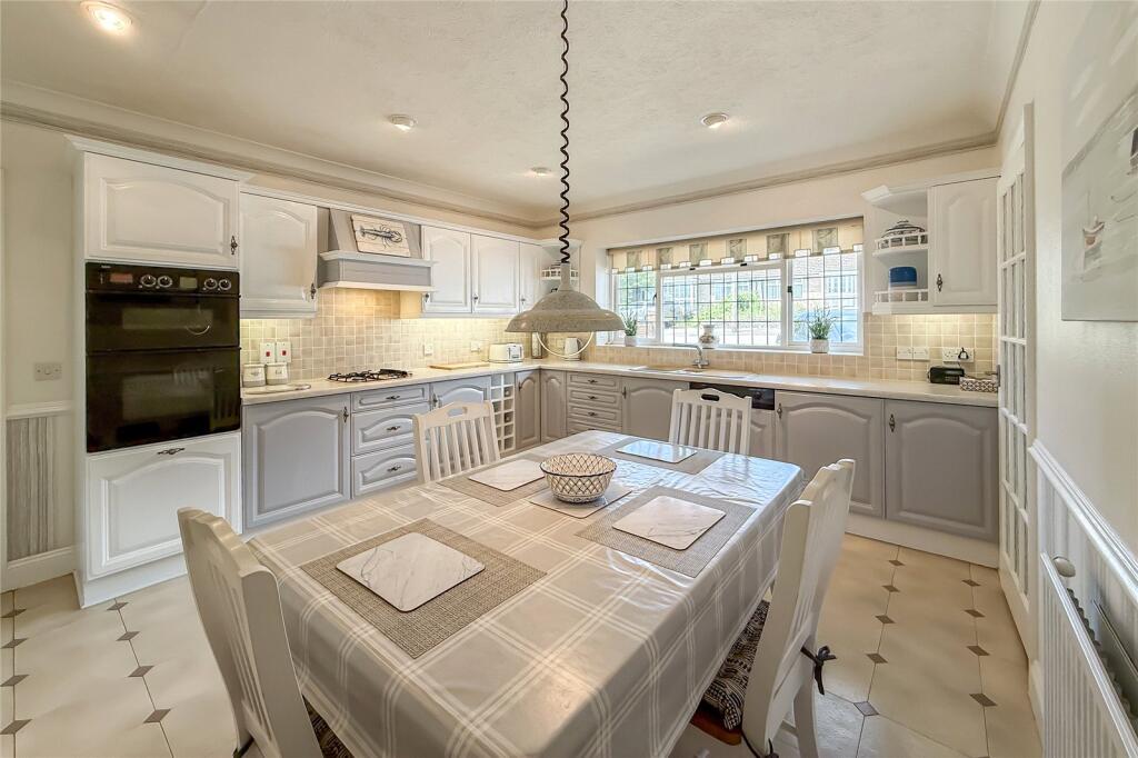 Francis Avenue, St. Albans, Hertfordshire, AL3 - View 4