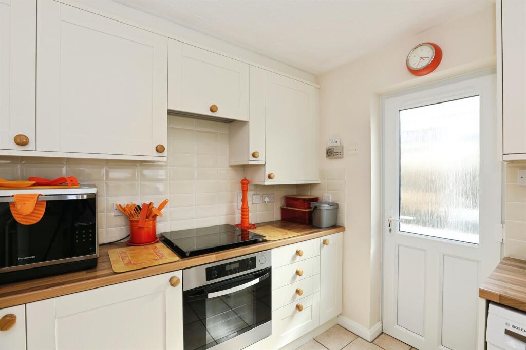 House in Horsham, West Sussex - More