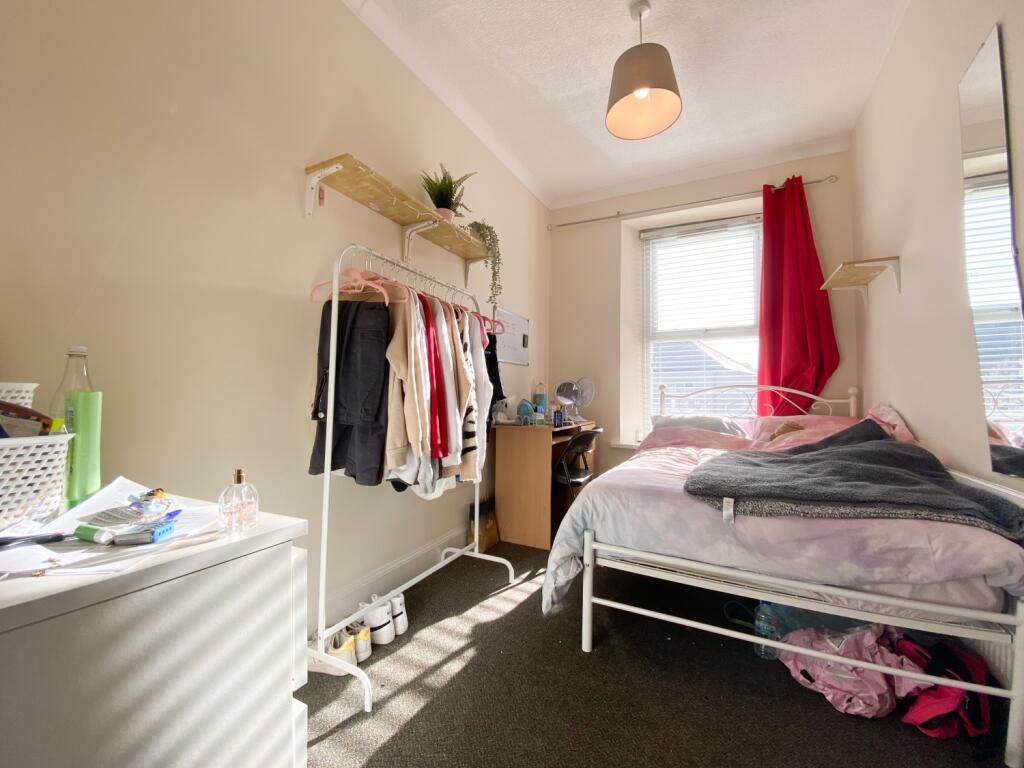 House in Cardiff, Cathays - More