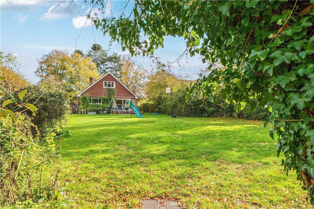 Hamdown Crescent, East Wellow, Romsey, Hampshire photo 2