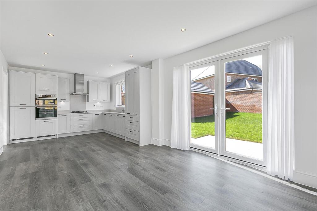 The Shaftesbury, Hendricks Green, Goffs Oak - More