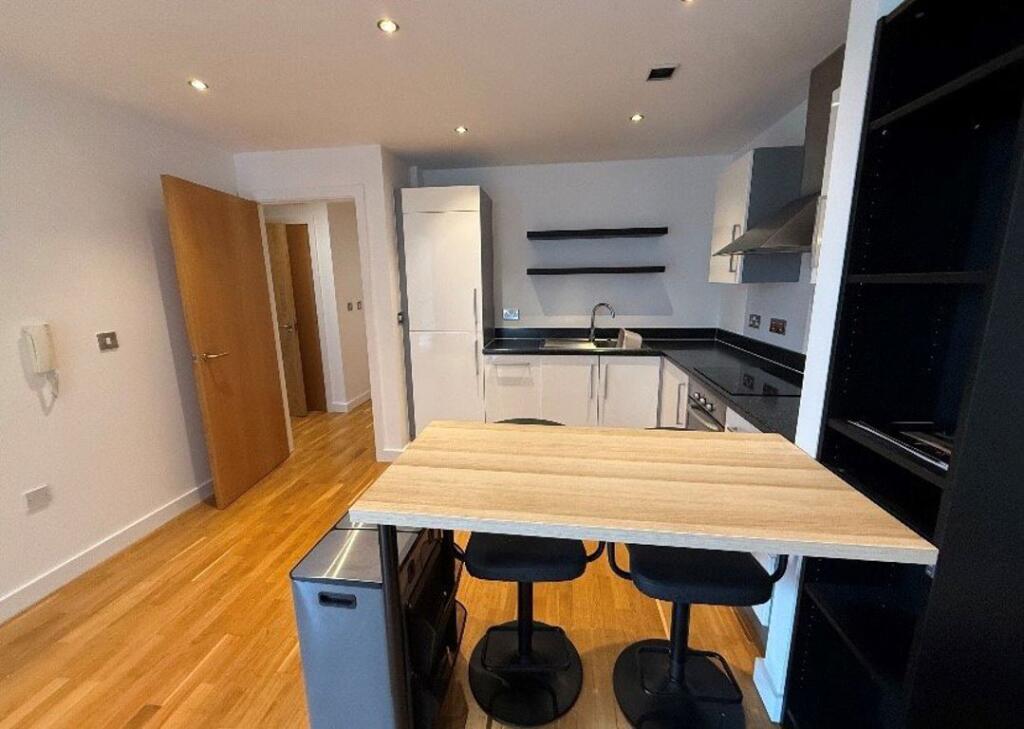 Apartment in Salford, MediaCityUK - View 4