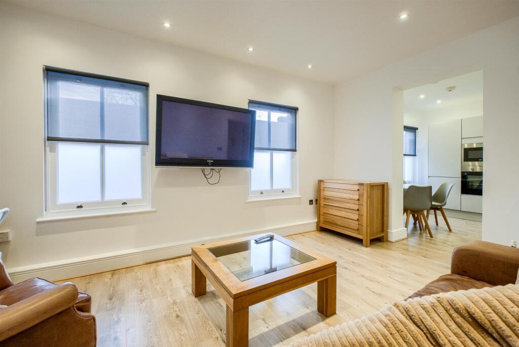 Apartment in Warwick, Royal Leamington Spa - View 3