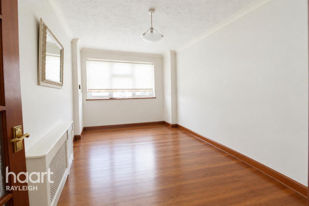 House in Rochford, Rayleigh - View 4