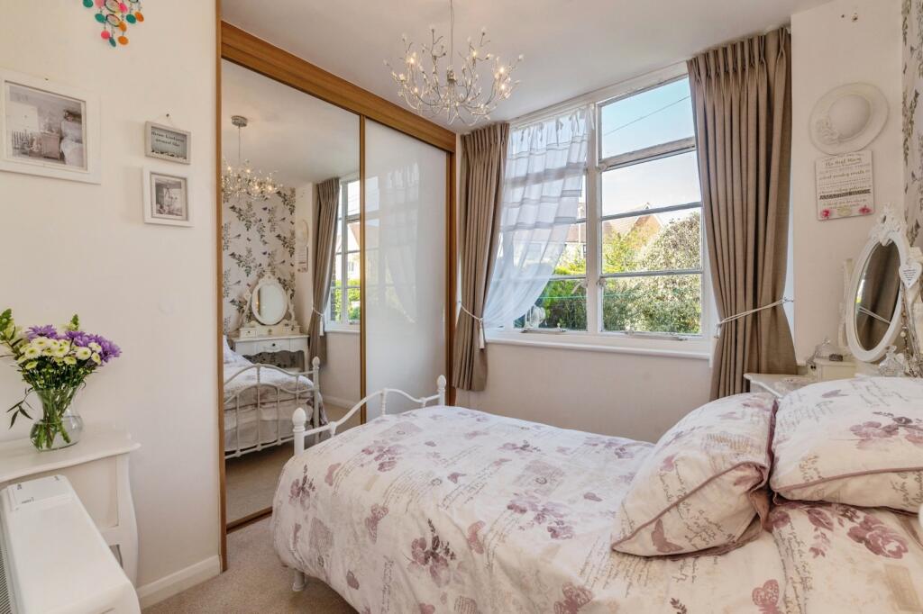 Apartment in Southend-on-Sea - View 5