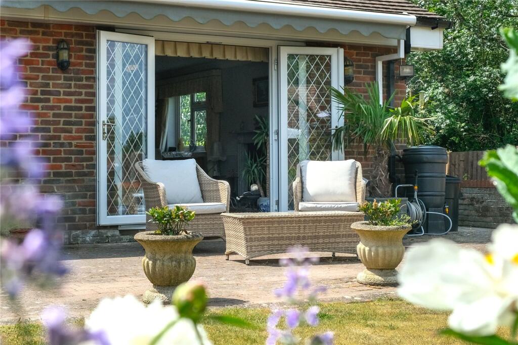 New Road, Pamber Green, Tadley, Hampshire, RG26 photo 4