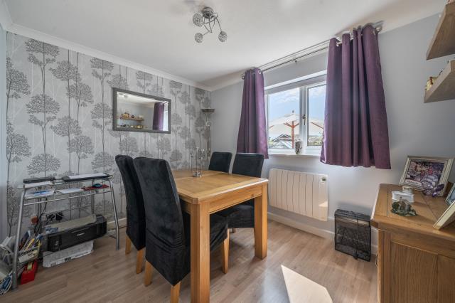 Exmoor Road, Thatcham - More
