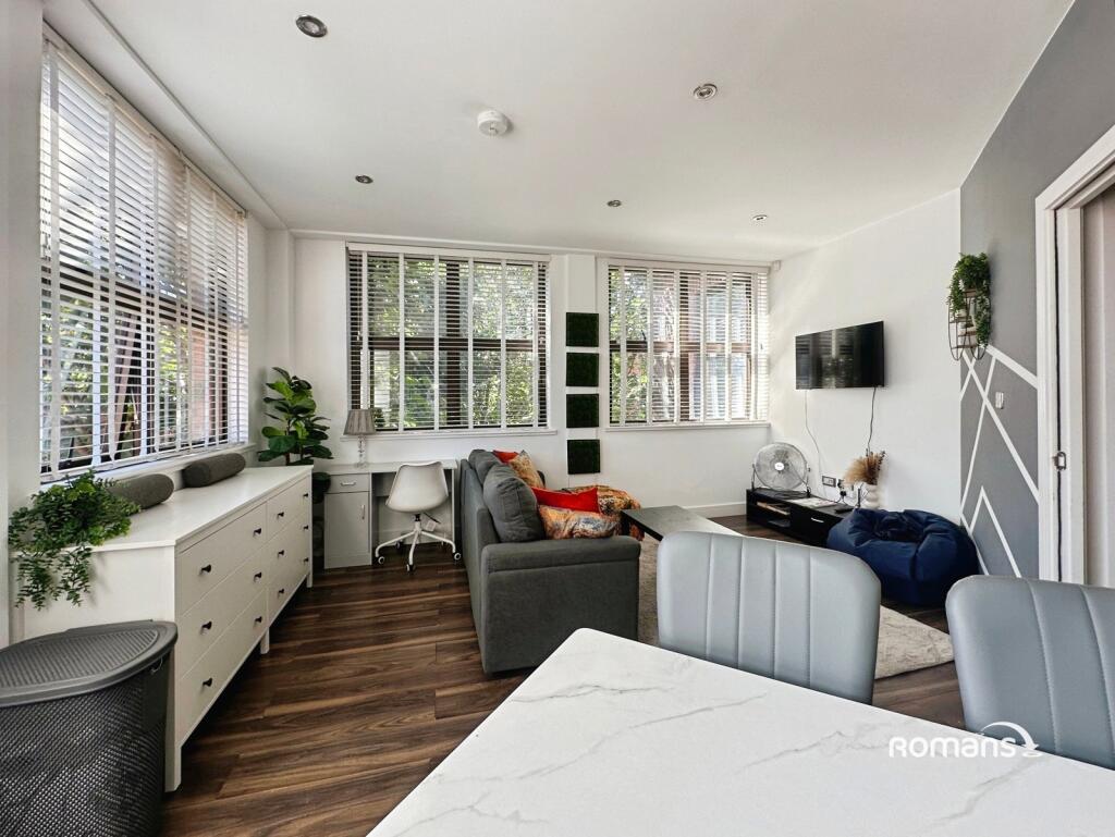Apartment in Reading - View 4